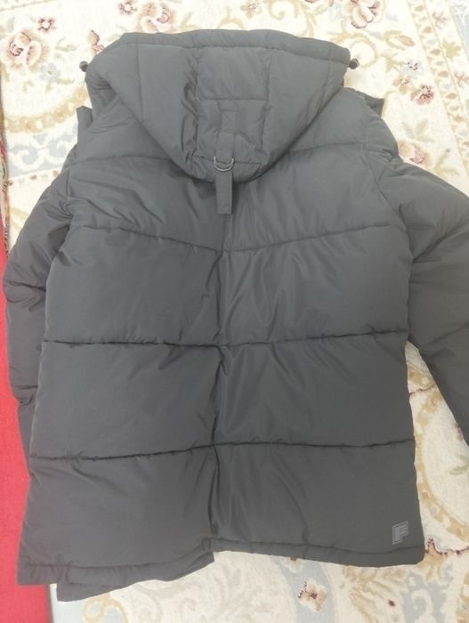 Пуховик зимний почти новый