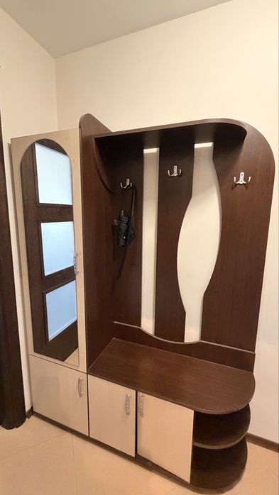 Продавам модерно портманто за антре – 80 €