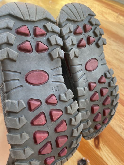 Продаю зимнии сапоги р 25.