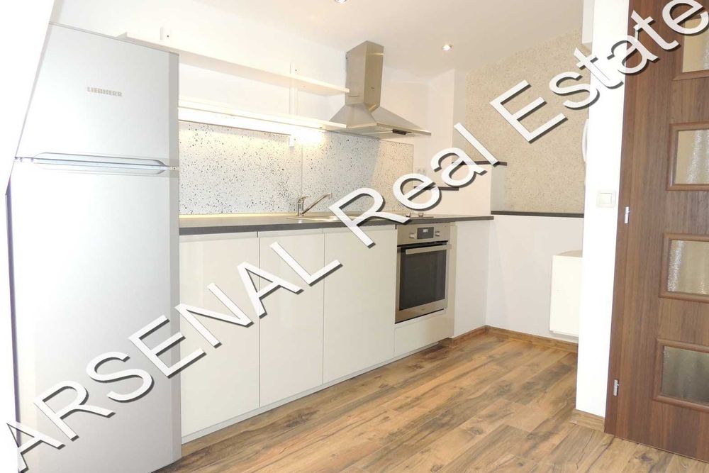 Дава се под наем Ателие в София, Център - 44 кв.м за 500 € - Снимка #2