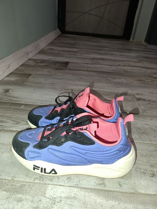 Нови обувки Fila. Без кутия . 40-ти номер