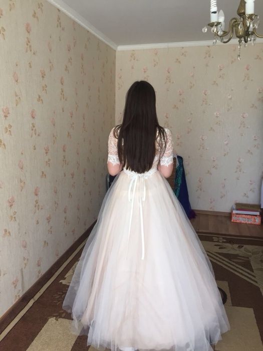 Продам платье в отличном состоянии за 25000