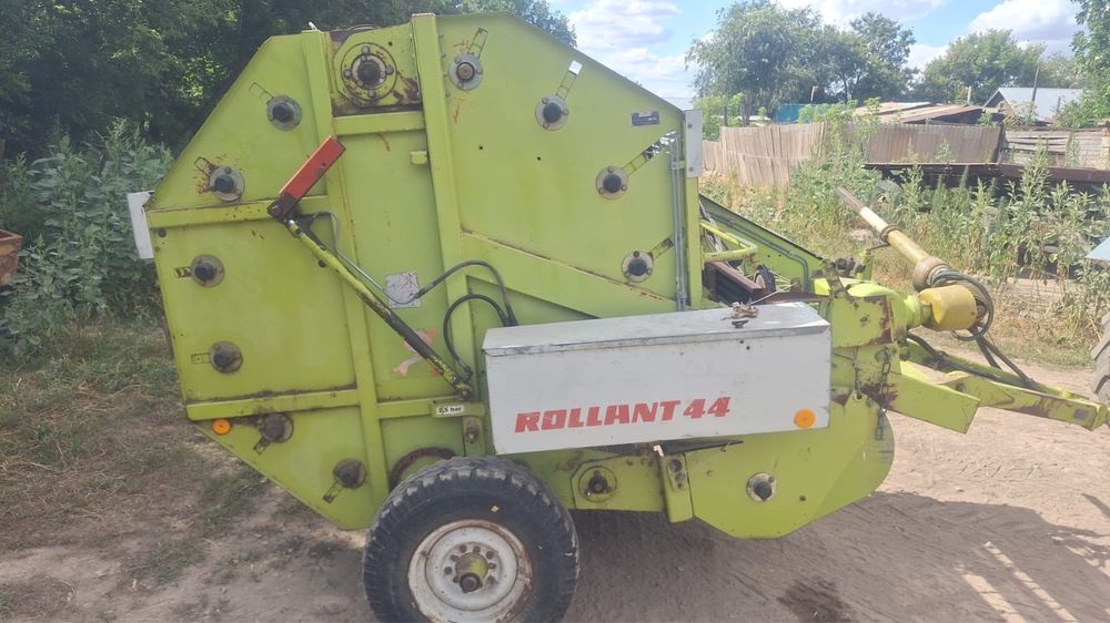 Продам рулонный пресс клас 44