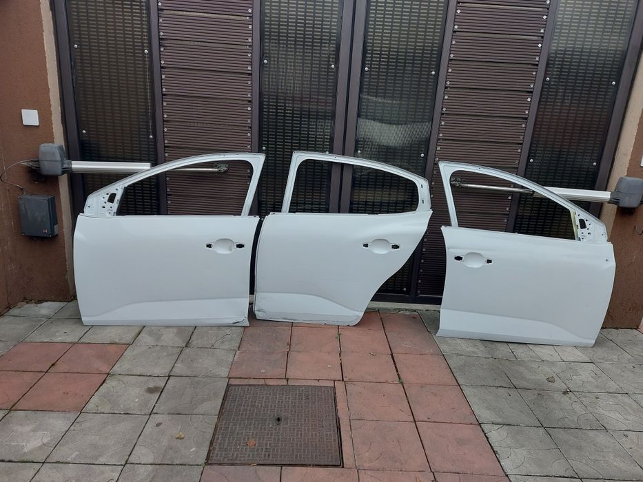 Fata piese usi bara faruri grila activa logan 3