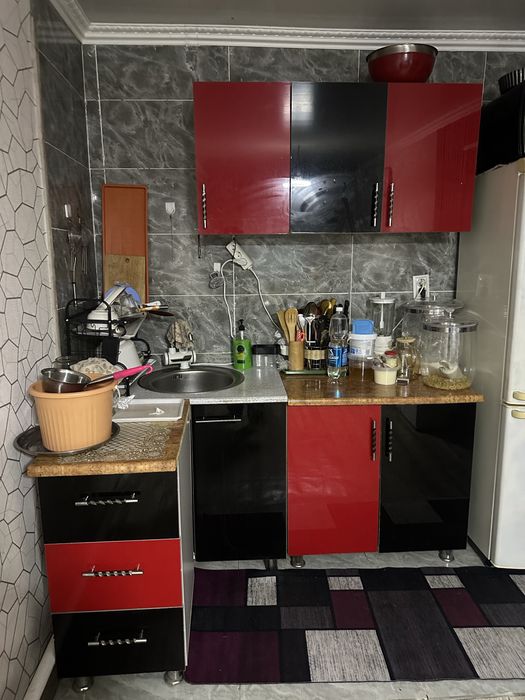 Продам кухонный гарнитур с мойкой