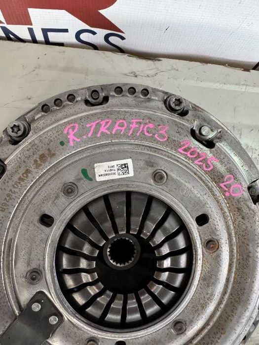 Kit ambreiaj RENAULT TRAFIC 2.0 fab 2025 cod piesa 302059239r -1000 KM