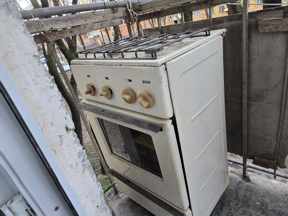 Продам газ плиту