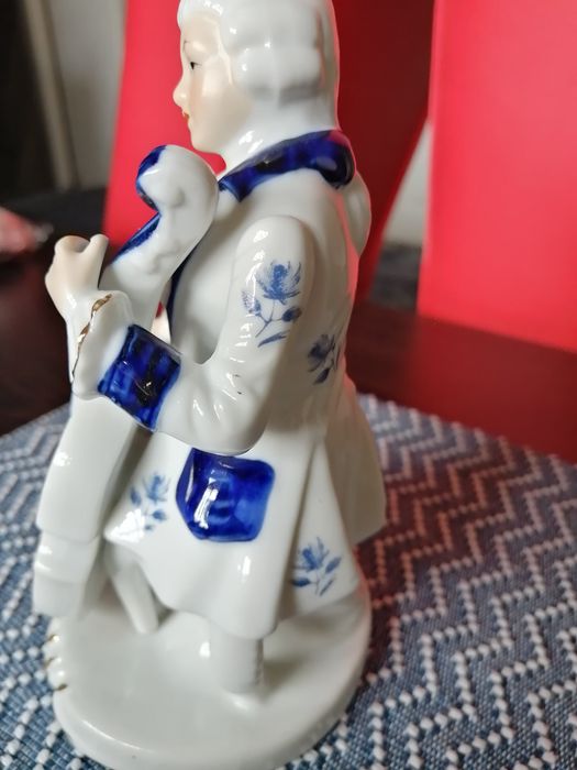 Красива Порцеланова Фигура