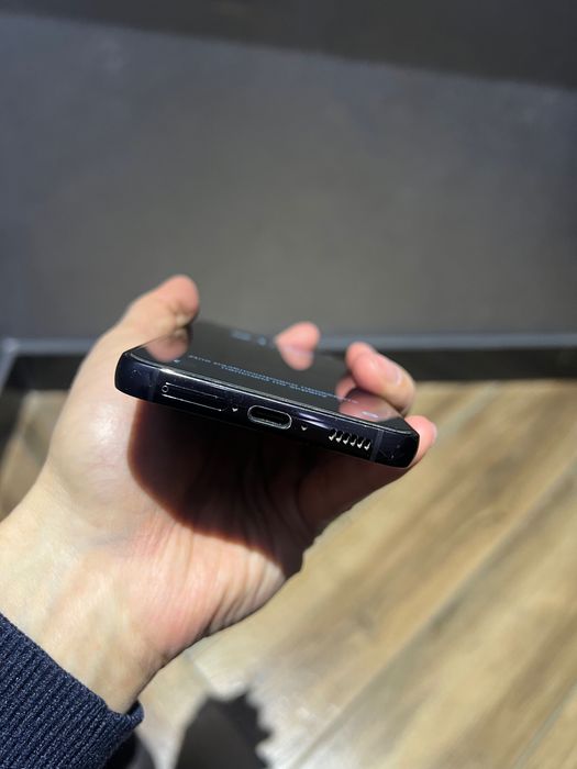 Продам Samsung S23 8/128 GB black в хорошем состоянии