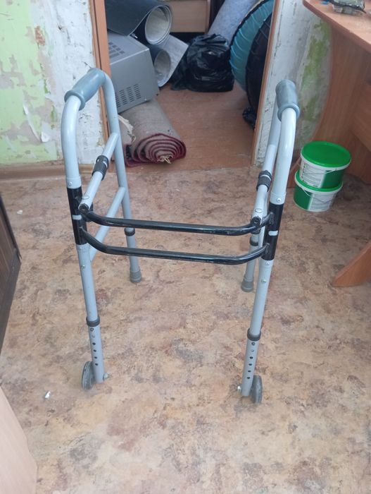 Коляска для инвалидов, ходунки, стул-туалет