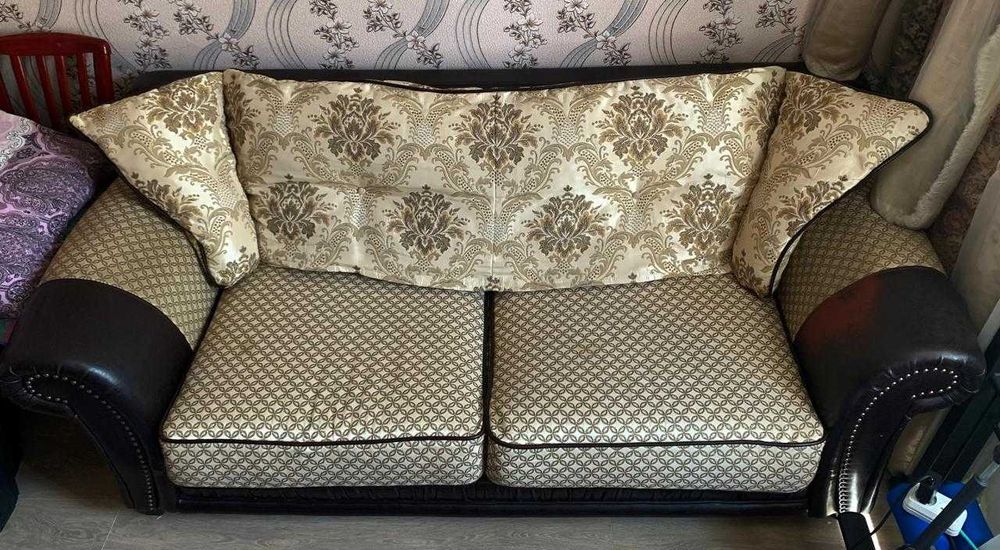 Продам красивый комфортный диван