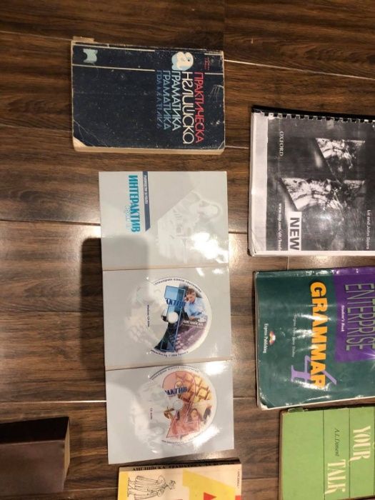 Учебници и речници по английски, немски и гръцки език.