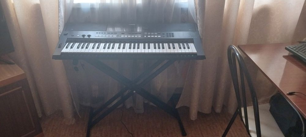 Синтезатор "YAMAHA"  PSR-E433