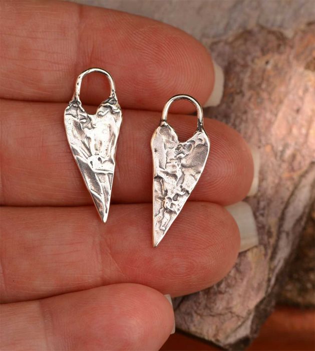 Сребърна висулка 925 издължено сърце – талисман за любов.