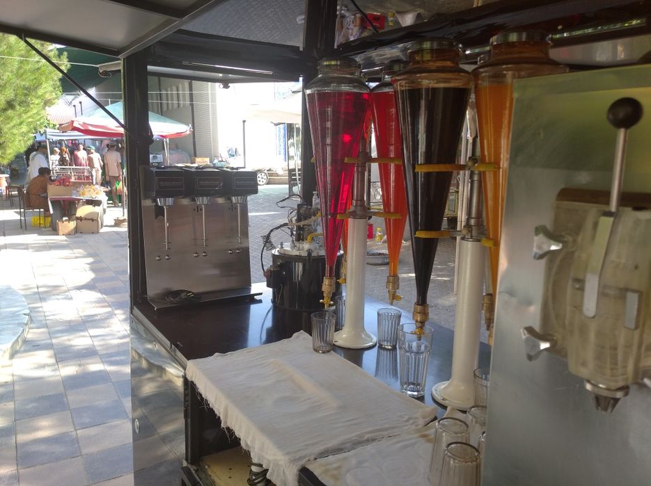 Fudtrak sotiladi Yaxna ichimliklar, Kaktel va Muzqaymoq.