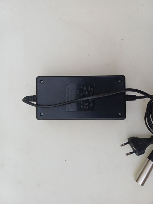 Incarcator baterii 36v 1,6A perfect functional. Mufa XLR

#3
