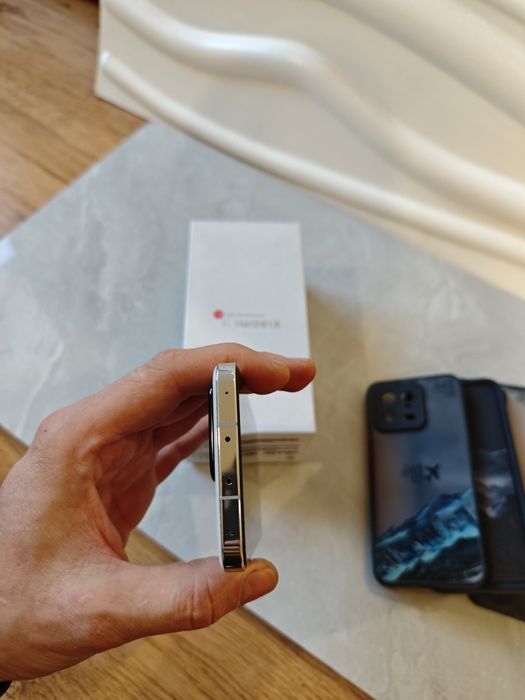 Xiaomi 13 12 ГБ/256 ГБ белый