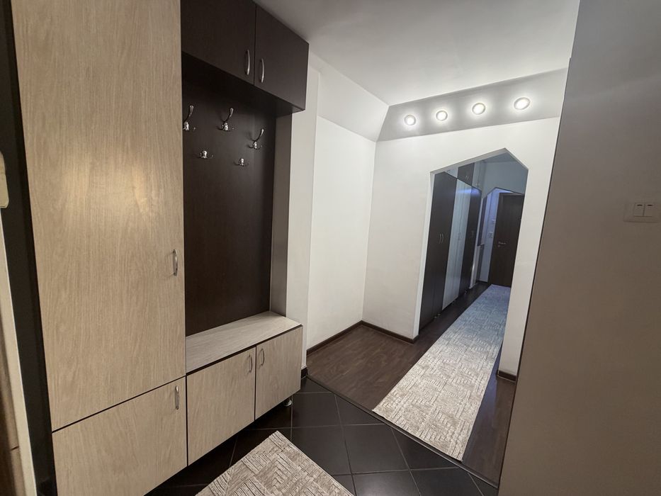 Inchiriez apartament 3 camere decomandat-350€