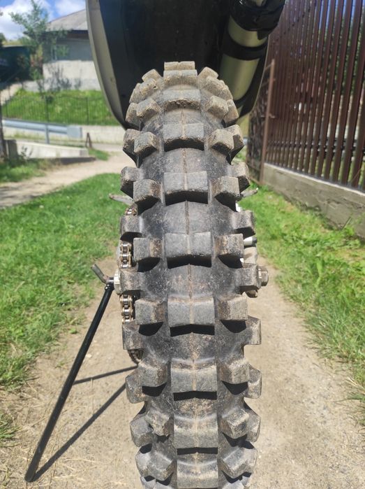 Vând Husqvarna 250