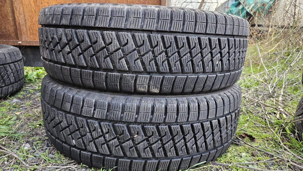 2бр като нови гуми 215 65 16С дот 25 ласа lassa