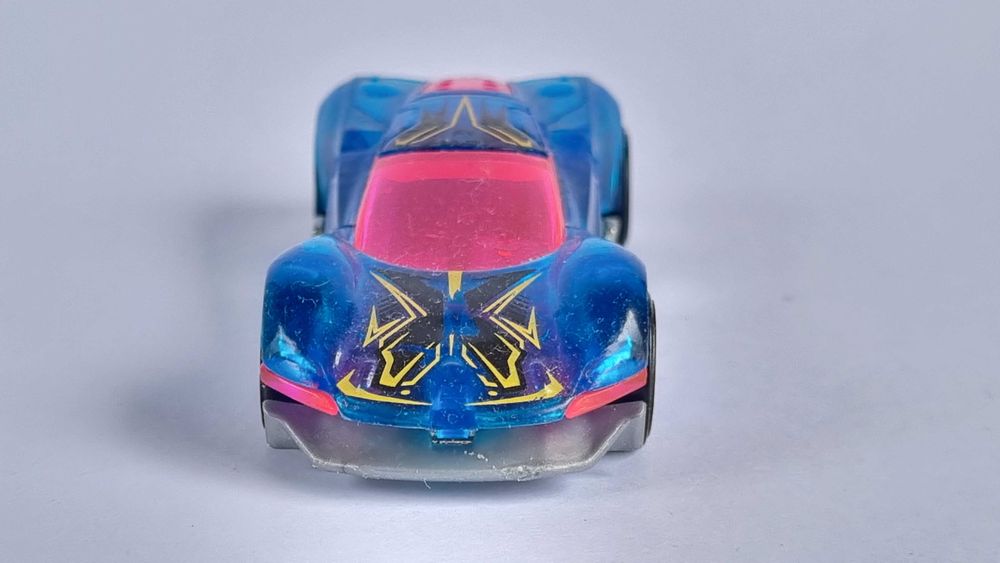 Продавам метална количка 2016 Hot Wheels Crescendo Blue X-Racers 1:64