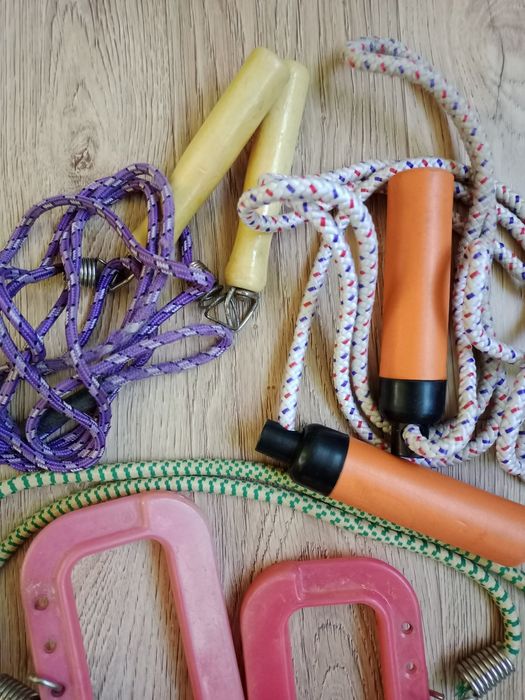 Продам ракетку,прыгалки скакалки