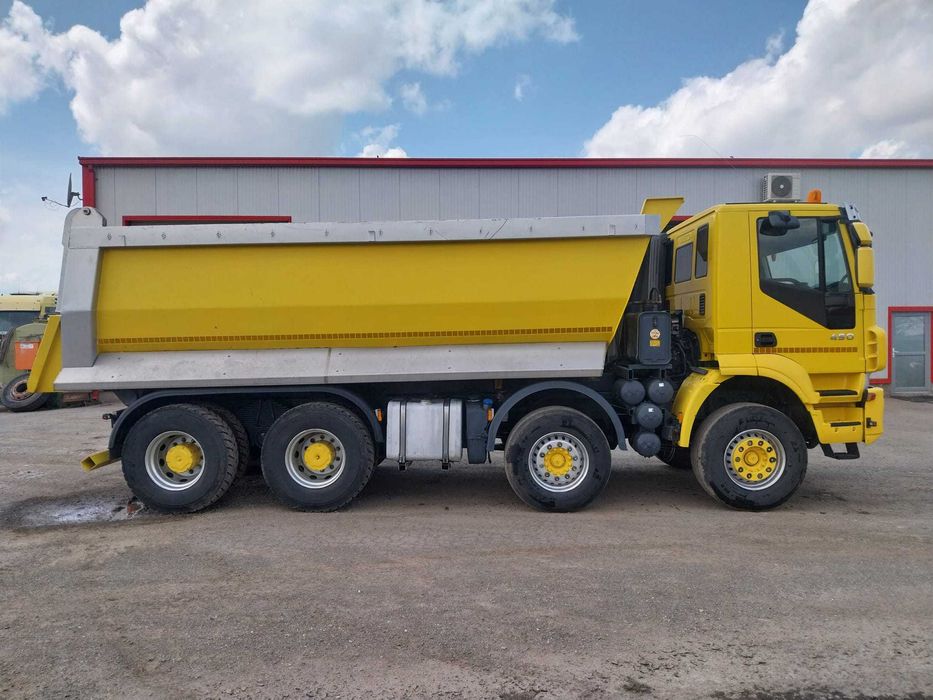 Iveco Trakker 8x4 Basculantă, An 2009, 297.000 km – Stare Foarte Bună