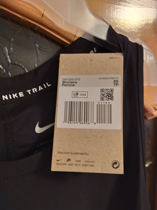 Produse damă: tricou fără mâneci Dri-Fit; bustiere; pantaloni scurți..