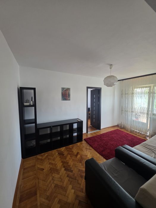 Inchiriez apartament