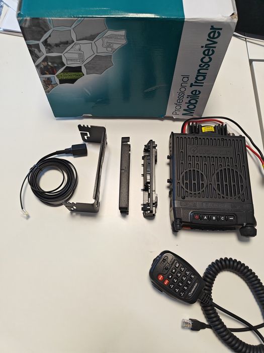 Wouxun KG-UV980P radio quad band