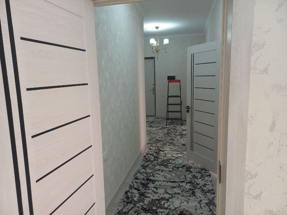 Srochna kvartira sotiladi Choshtepa 1 metro bekat