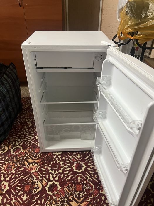 Продам мини холодильник с морозилкой
