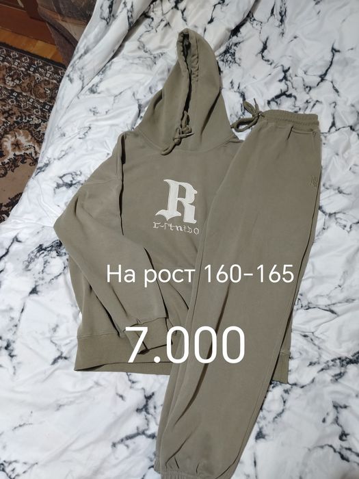 Продам три костюма