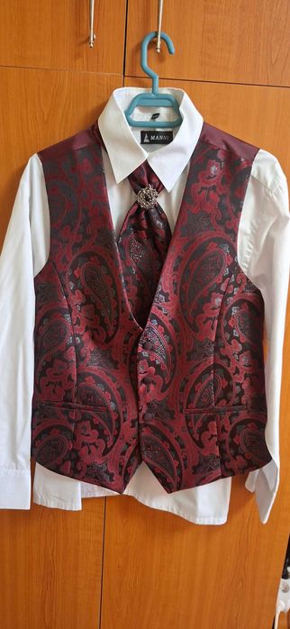 Vând costum de ginere.Astept oferte.