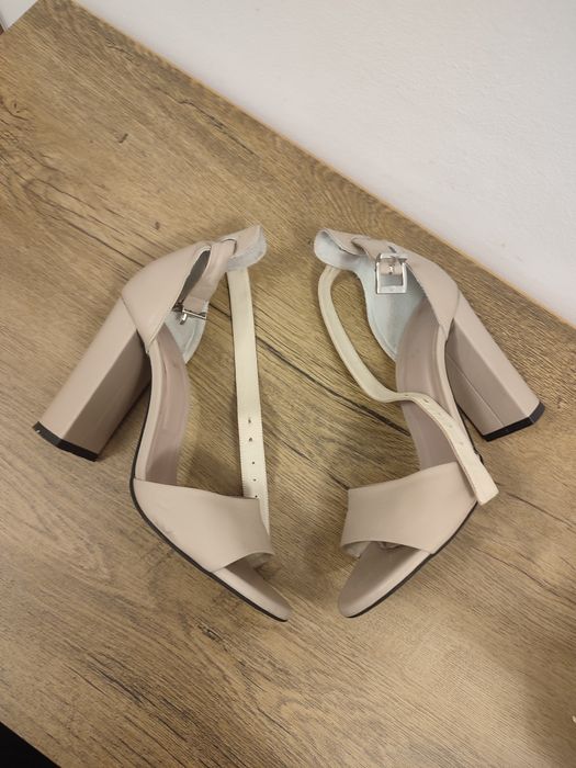 Sandale din piele naturala mărimea 37 / 36