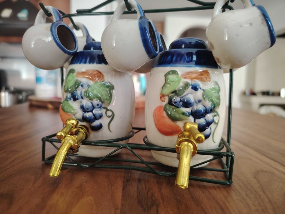 Керамичен ракиен сервиз с 6 малки чаши