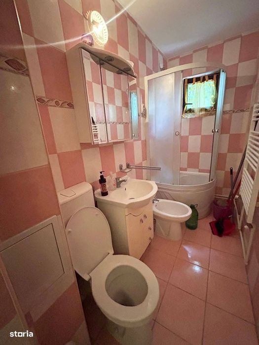 De vanzare apartament cu 2 camere, etajul 1,zona linistita.Pret 48500e