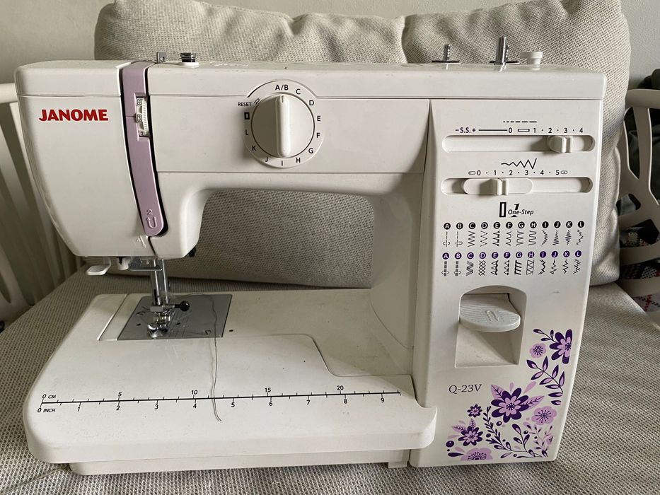 Швейная машинка Janome Q 23 v