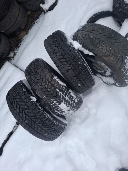Vand 1 sau 2 sau 4 anvelope 205 65 15 de iarna nus perechi