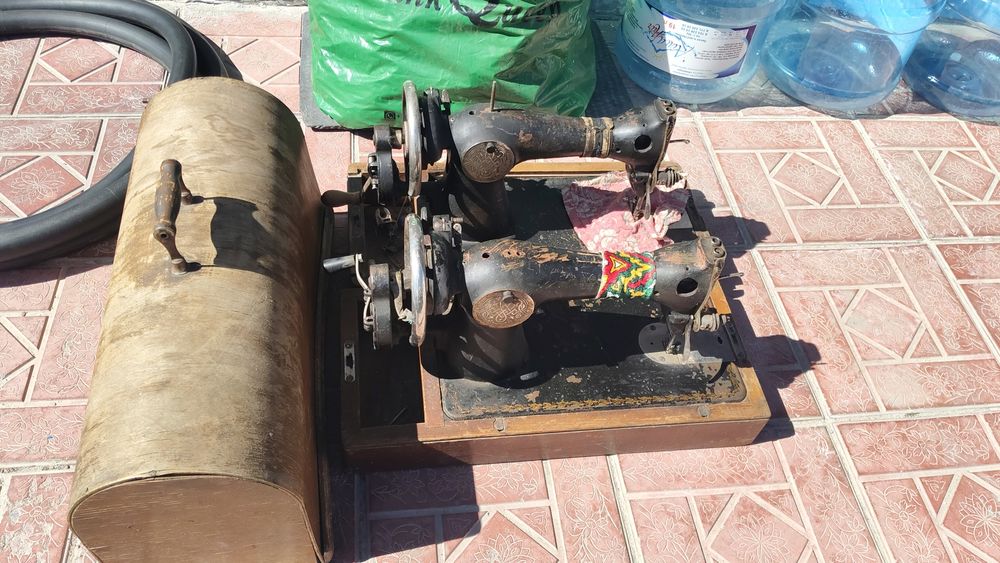 Швейные машинки 2 штуки