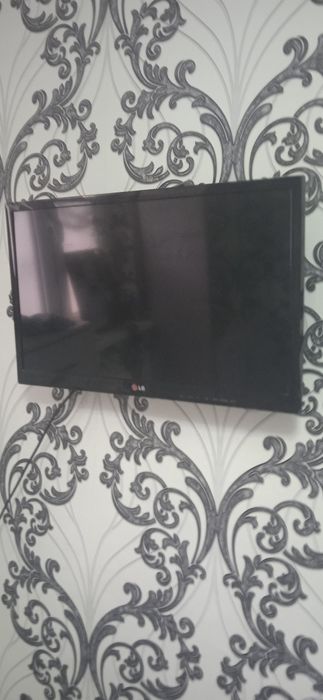 Televizor elji va juda zur va tiniq