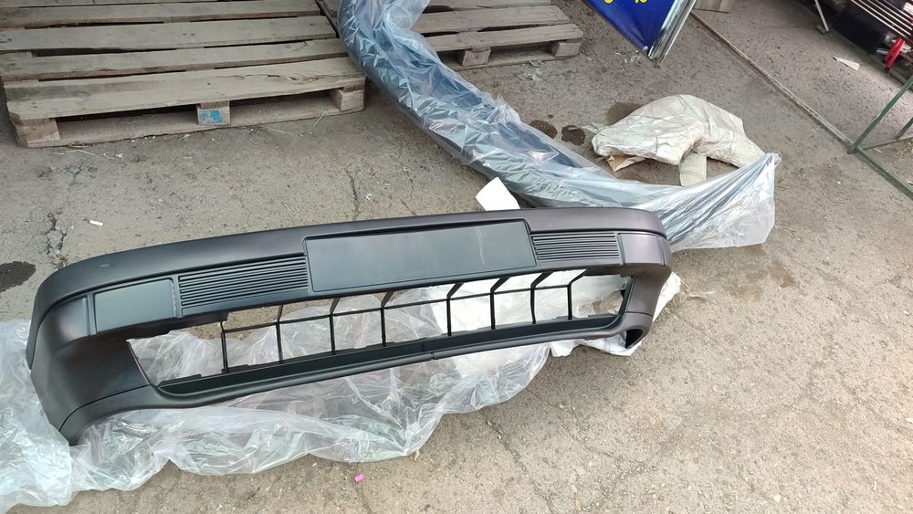 Продаю бампер на пассат Б3 универсал и седан