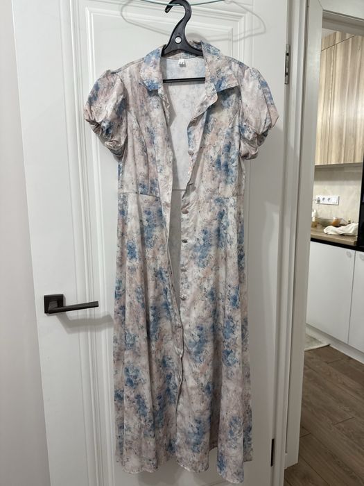 Продам женские платья