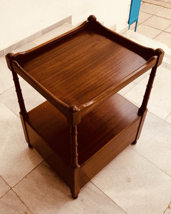 Антикварна масичка / нощно шкафче – масивно дърво, около 1900–1930 г.