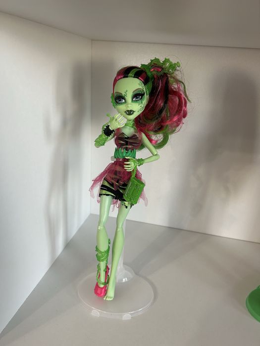 Продам венеру зомби/монстр хай