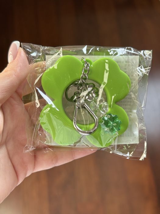 Брелок для сумки от бренда laneige