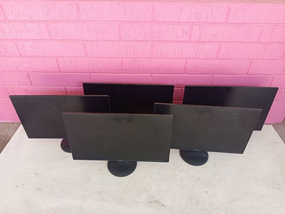 Монитор -  большой.