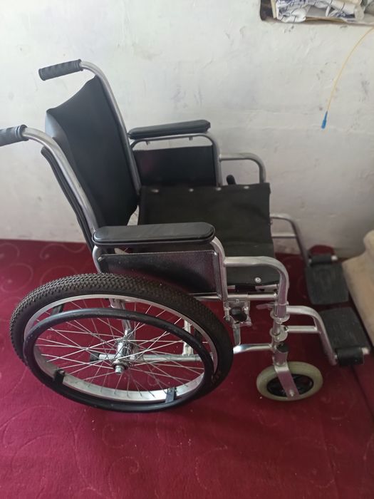 Nogironlar kolyaskasi sotiladi b/u