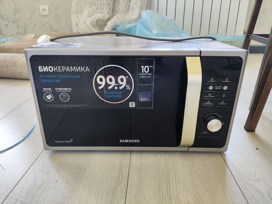 Продается микроволновая печь Samsung оригинал.