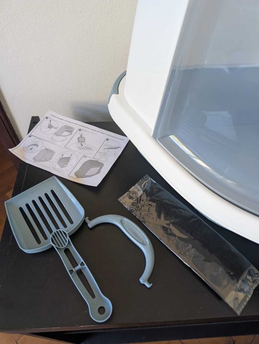 Закрита ъглова котешка тоалетна